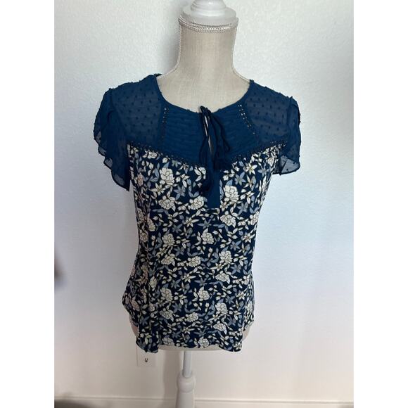 Daniel Rainn Tops - Daniel Rainn Blue Floral Flutter Sleeve Top - PS